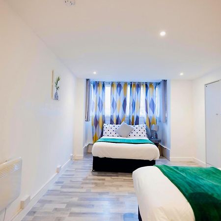 2 Bedrooms -Parking-Very Spacious-Wifi Λονδίνο Εξωτερικό φωτογραφία