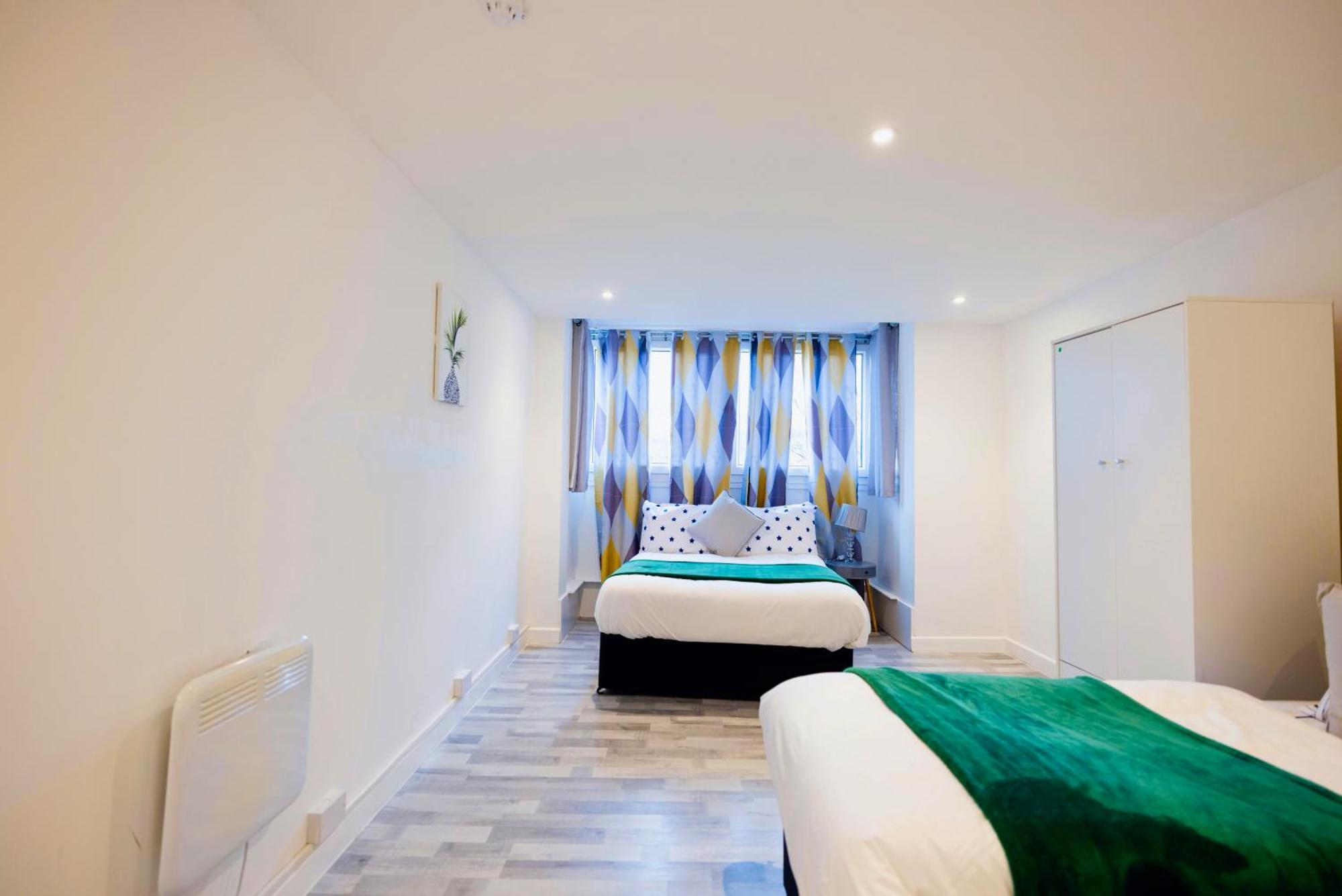 2 Bedrooms -Parking-Very Spacious-Wifi Λονδίνο Εξωτερικό φωτογραφία