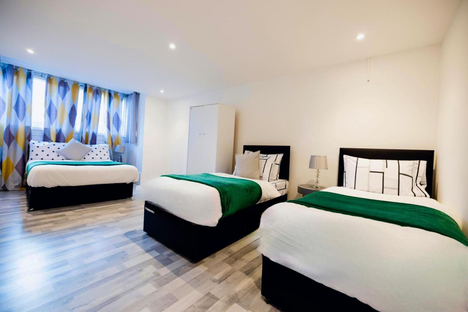 2 Bedrooms -Parking-Very Spacious-Wifi Λονδίνο Εξωτερικό φωτογραφία